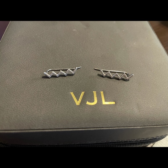 EF Collection 14k White Gold Diamond Pair Zigzag Ear Cuffs Climbers - Picture 2 of 4